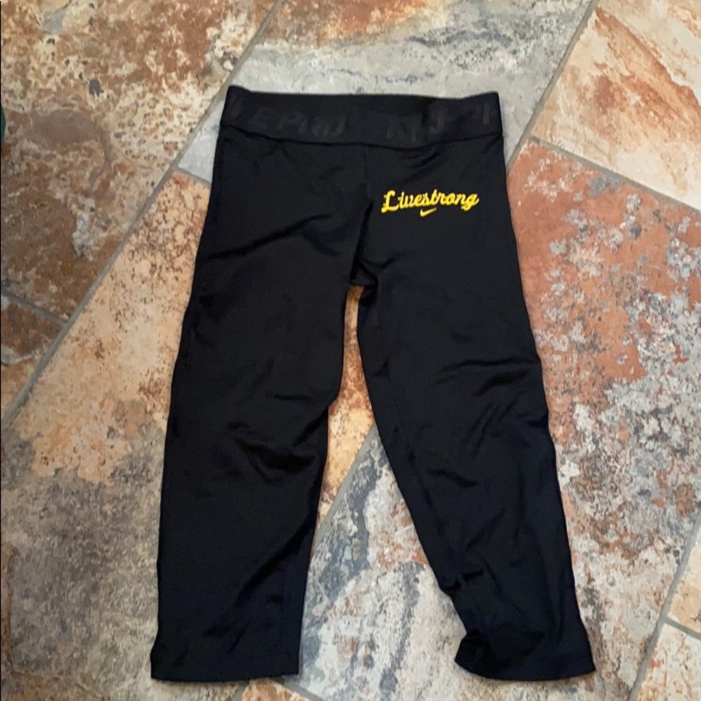 Nike Livestrong cropped leggings